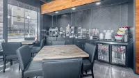 Cobblestone Hotel & Suites - Janesville - breakfast