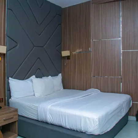 Laycon Hotel and Suites
