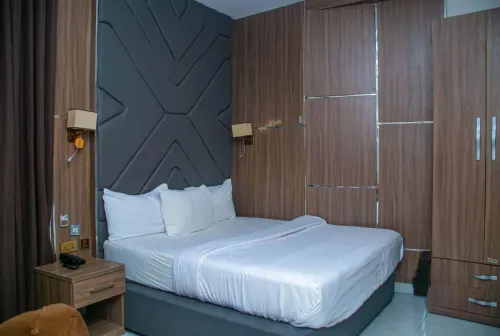 Laycon Hotel and Suites