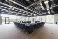 VILLAGE HOTEL PORTSMOUTH - С бассейном
