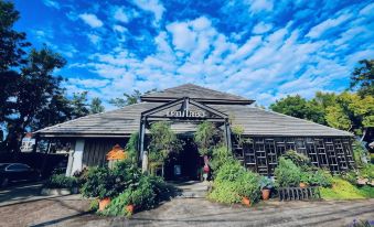 Ngeeb Bed & Breakfast
