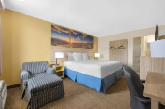 Days Inn by Wyndham Fort Wayne