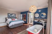 Bluemere Living Hotel dekat South African National Parks