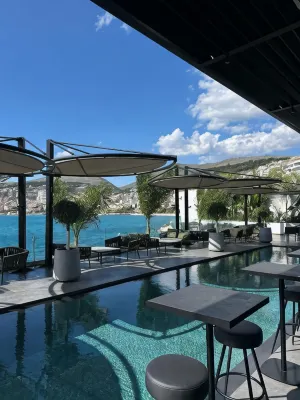 Demi Hotel - Bjergudsigt