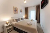 모호스트 - 아디  호텔