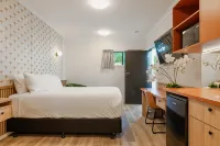 The Queens Gladstone Hotels in Gladstone Central