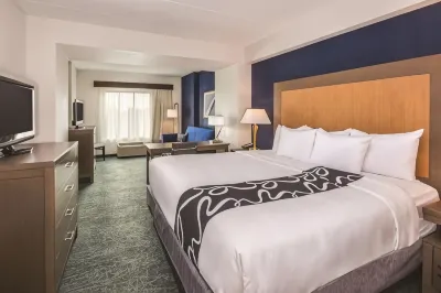 La Quinta Inn & Suites by Wyndham Philadelphia Airport Hotels near Philadelphia International Airport
