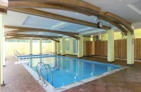 Redfox Cinemascope An Apart Hotel - สระว่ายน้ำส่วนตัว