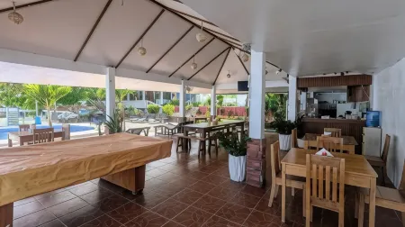 The Lighthouse Resort Отели рядом с достопримечательностью «Our Lady of the Immaculate Conception Church»