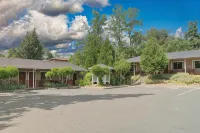 Mariposa Lodge