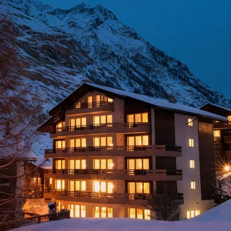 BaseCamp Hotel