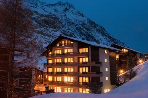 BaseCamp Hotel