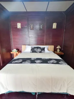 Villa Bukit Berbunga Hotels near بورا أولان دانو براتان