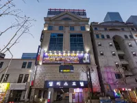 Gwangju Sangmu Alice Business Hotel Hotels near 5·18 Memorial Park