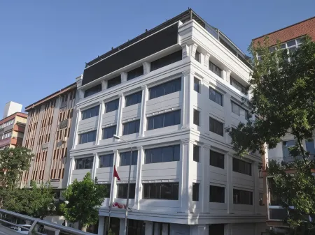 Golaz SUİT Otel Отели рядом с достопримечательностью «Cer Modern»