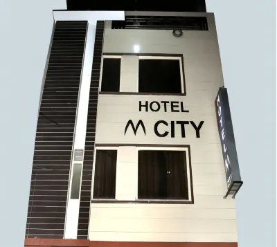Hotel M City Hotels in der Nähe von गुरु नानक देव युनिवर्सिटी