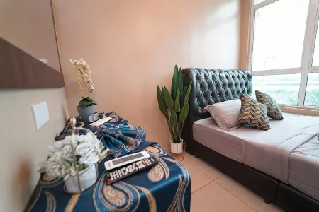 Ghazrin's Classic Hotel JB Отели рядом с достопримечательностью «KSL D'Esplanade Residence @ JB City Homestay»