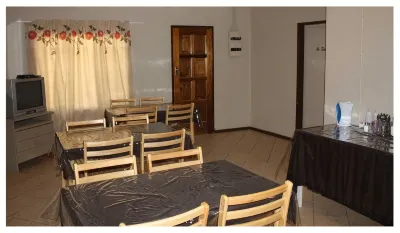 Homely Room in Peaceful and Comfortable Old Farmhouse  호텔