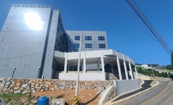 Geoje Island B&B Hotel