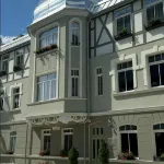Mr.Just's Hotel - С бассейном