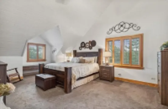 amazing cabin with private lake accesses