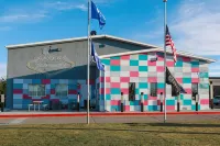 Dragonfly Inn & Suites - parking