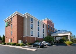 Holiday Inn Express & Suites COLUMBUS AIRPORT by IHG