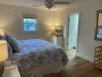 Newly renovated home just steps from the beach! - 4-Sterne