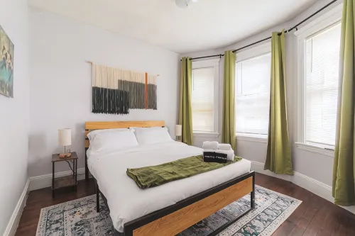 Boston 4BD-5 min walk to Train&Beach/10min-Airport-Free Parking