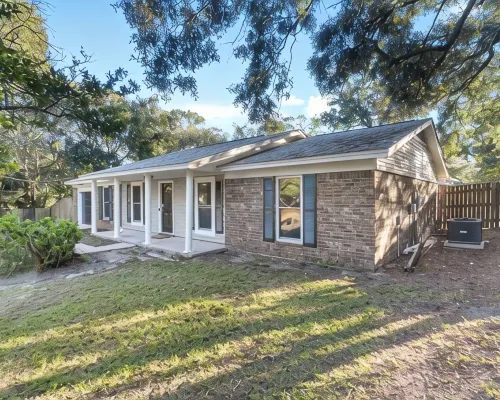 Charming Family Friendly 3-bedroom House in Fabulous Pensacola Hotels in Ferry Pass