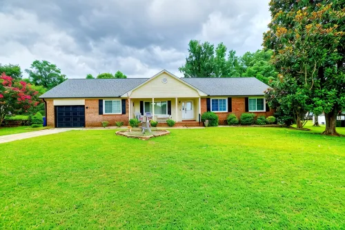 Welcome to “Persimmon Grove” the Cozy Farmhouse with Modern Amenities