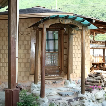 Ulsan Baenaegol Dandelion Pension