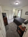 Spacious 4-bedroom apartment in charming Lemont Furnace with WiFi, AC - 3つ星