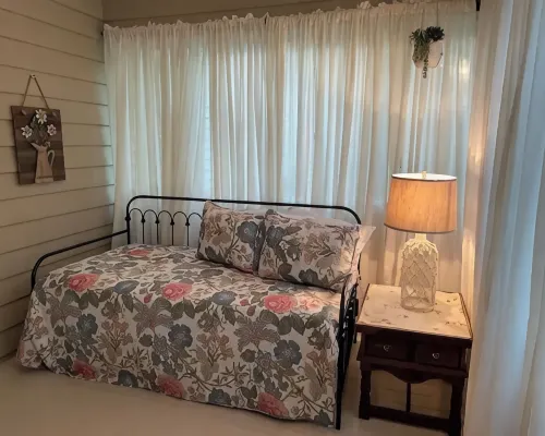 Charming 1930's Euclid Ave Bungalow Hotels in Laurel