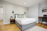 Coastal 1-Bed Apt w/ Free Gym, Parking & Garden - Kitchens