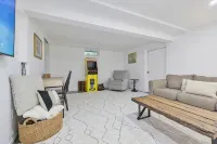 Charming Home with Fireplace and Indoor Pool in Sharon, CT - Wifi