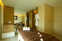 Holiday Inn Mumbai International Airport by IHG - spa