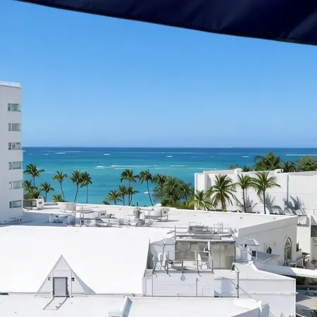 CARIBBEAN PARADISE 1 BEDROOM! Walk to the Beach.