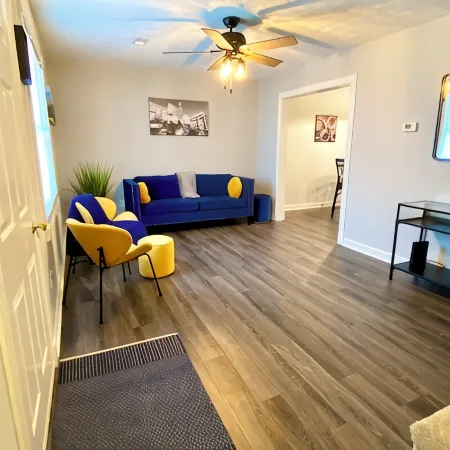 Modern Clean Interior. Near ETSU & JC Med Center