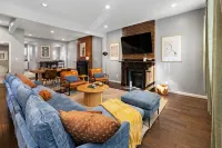 Cozy 4BD - Central Location w/ BBQ & Patio Space - บังกะโล