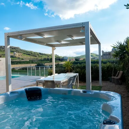 Twilight - 4 bedrooms (sleeps 10 + 2 kids) Ghasri village