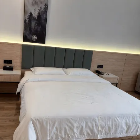 Zhiyuan Homestay (Jingjiang Shanghai City Commercial Plaza)