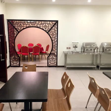 Shenqiu Ruilong Holiday Hotel