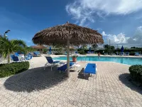Generator, Golf cart avail., 2 BR beach villa in Treasure, WiFi, washer & dryer - Pools