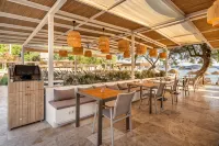 Daphnis Hotel