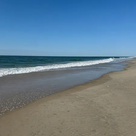 Feeling Frisco - 4-bedroom house in the OBX just steps to the beach.