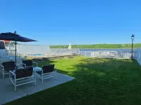 Hudson River Waterfront/Hits 2 Miles Away/Spec Views/Pool/Stars/Deck/Private