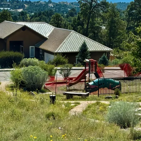 Modern Private Casita • Bright, Quiet, Minutes to LANL & Trails