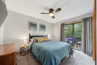 3 Bedroom Townhome next to Cheat Lake / Sunset Beach Marina!