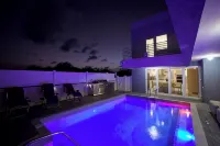 Luxury 6BR Villa w/ Pool, Rooftop Deck & lower level Lounge/ 2 Car garage/AC - Villas